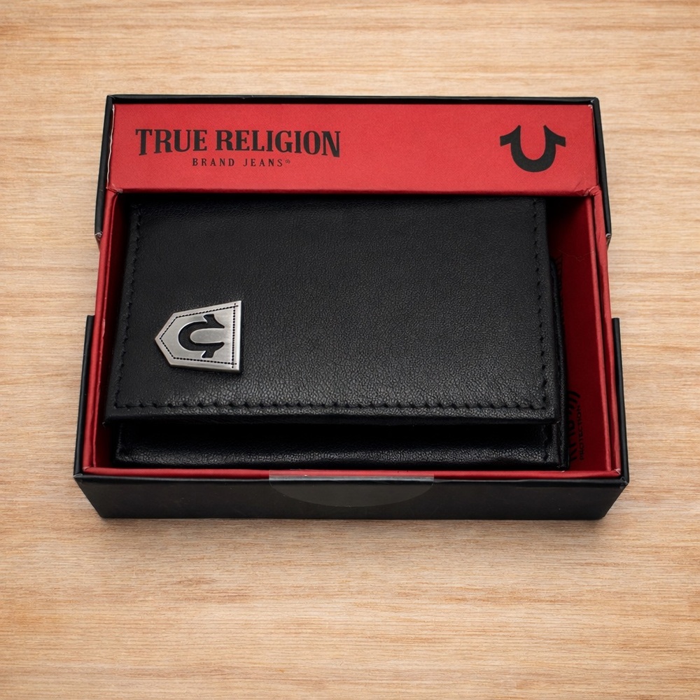 True Religion Genuine Leather RFID Wallet Black Bifold Silver Logo Plaque NIB